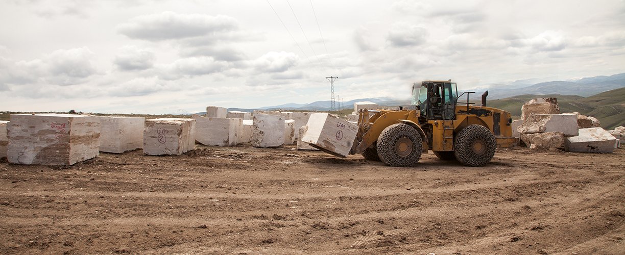 noche travertine, noche travertine cross cut, noche travertine fossil, red travertine, silver travertine, light travertine, afyon grey 